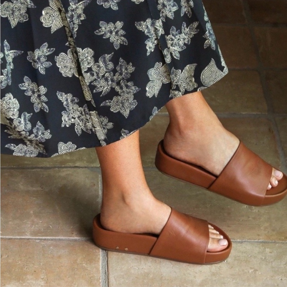 LAST DAYS Belk tan pelican slide size 7 NIB